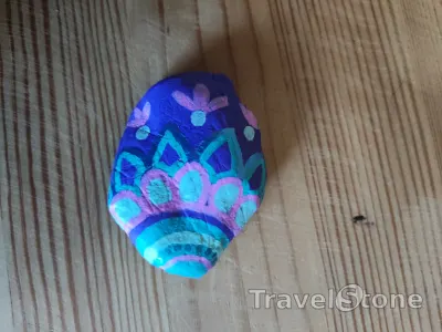 Painted painting stone by artist nad_doodles showing pattern. Mandala lila Pastell .