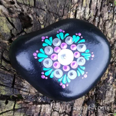 Painted dotting stone by artist CJ showing pattern. Schöne Reise.