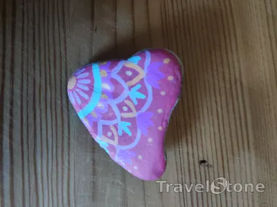 Painted painting stone by artist nad_doodles showing pattern. Mandala rot.