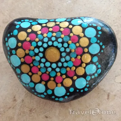 Painted dotting stone by artist Yumi showing pattern. Mandalsstein.