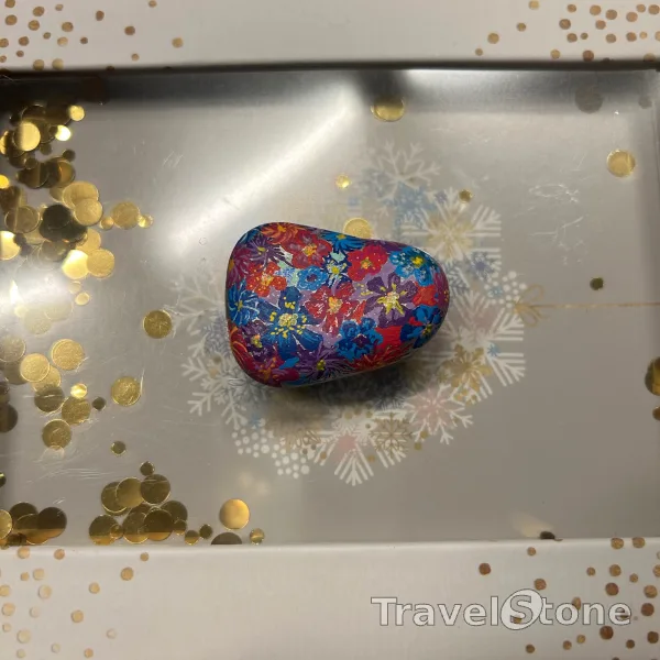 Painted painting stone by artist Bella1604 showing plants. Blumen