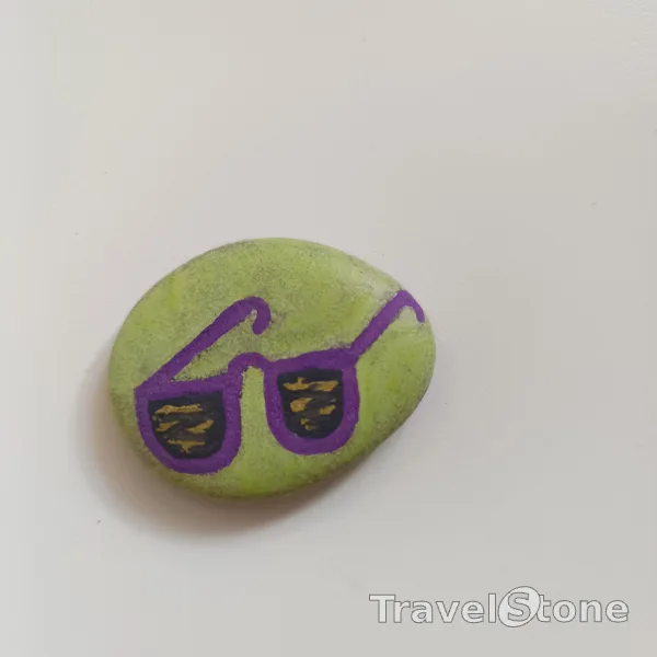 Painted painting stone by artist nad_doodles showing comic. Sonnenbrille