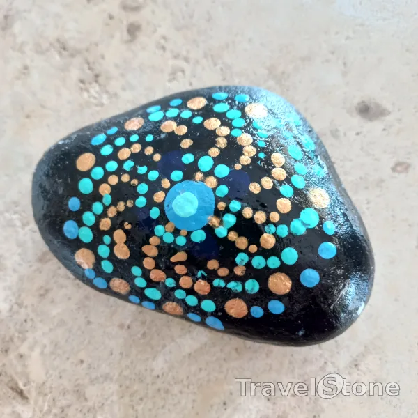 Painted dotting stone by artist Yumi showing pattern. Mandalastein