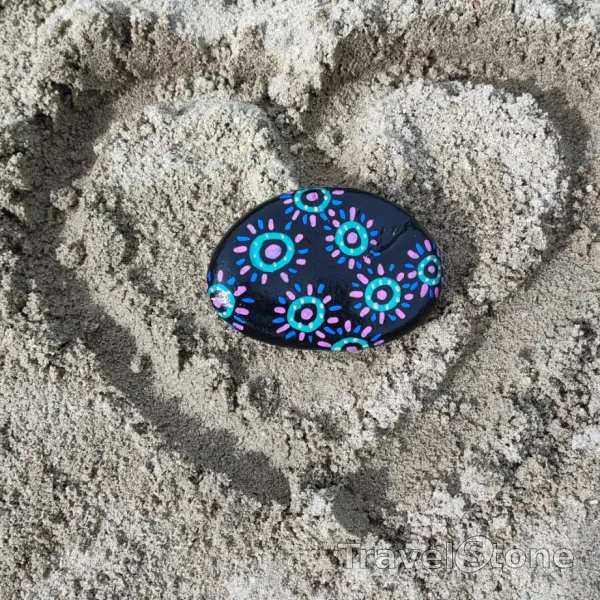 Painted painting stone by artist 007 showing pattern. Gemalt mit Acryl Stiften