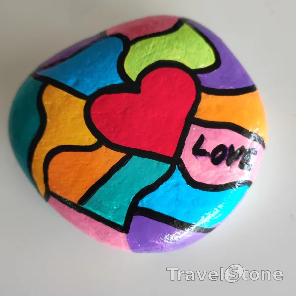 Painted painting stone by artist LaLiLu showing pattern. Love is in the Air. Farbenfroher Stein auf Acrylbasis...