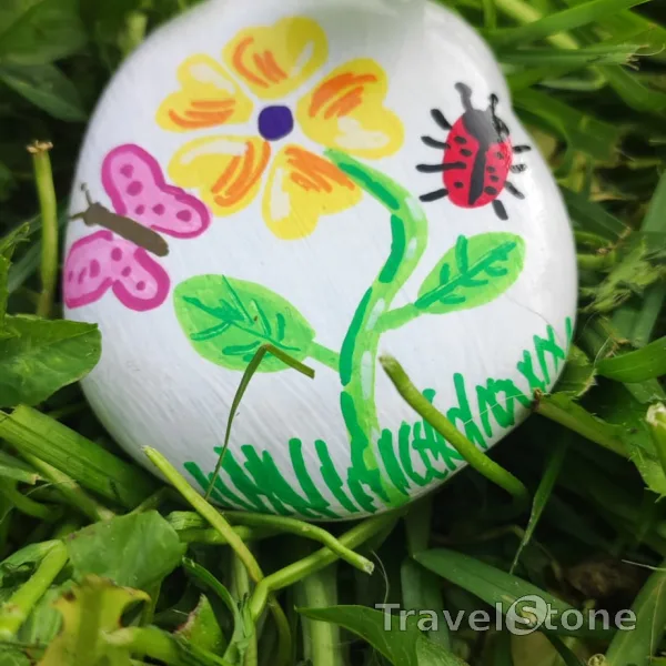 Painted painting stone by artist 007 showing plants. Gemalt mit Acryl Stiften. Ein Frühlings-Stein. Bitte den Stein wieder verstecken. Danke