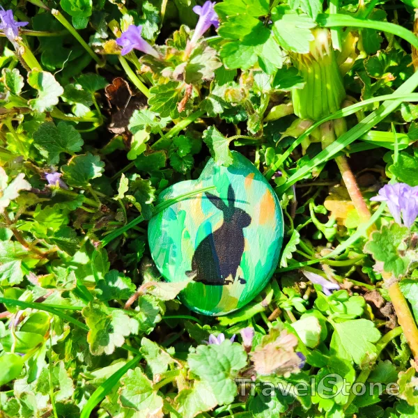 Painted painting stone by artist LaLiLu showing special occasion. Easter TravelAtone