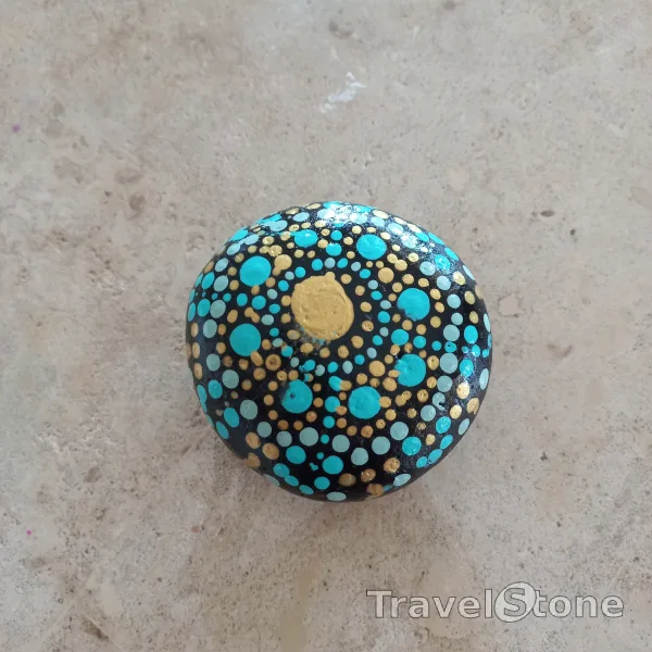 Painted dotting stone by artist Yumi showing pattern. Mandalastein