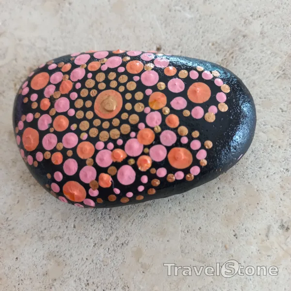 Painted dotting stone by artist Yumi showing pattern. Mandalastein