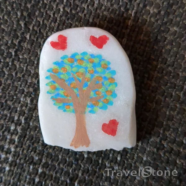 Painted dotting stone by artist juanio-zaubermaus showing plants. Baum