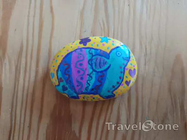Painted painting stone by artist nad_doodles showing animals. Gürteltier bunt