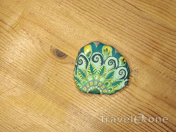 Painted painting stone by artist nad_doodles showing pattern. Mandala grün