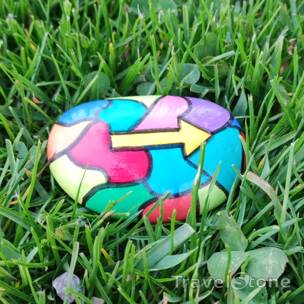 Painted painting stone by artist LaLiLu showing pattern. Sommerfarben!