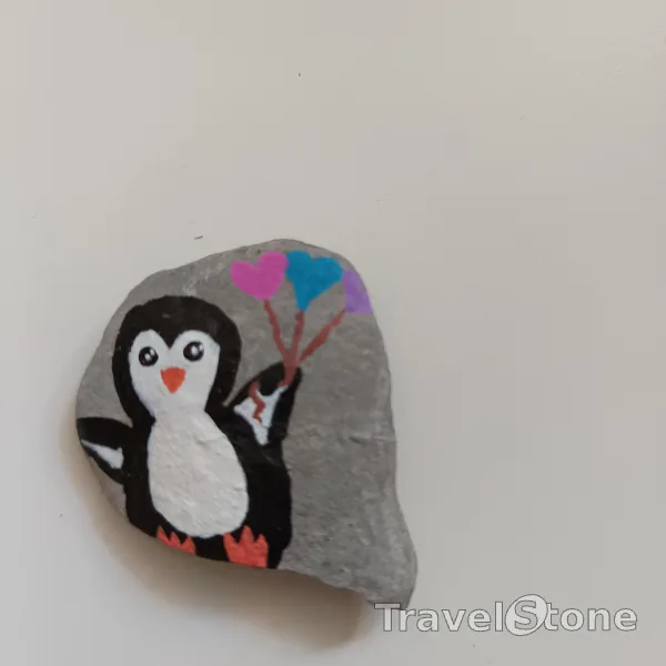 Painted painting stone by artist nad_doodles showing animals. Pinguin lernt fliegen