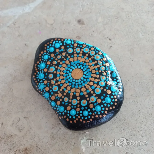 Painted dotting stone by artist Yumi showing pattern. Mandalastein