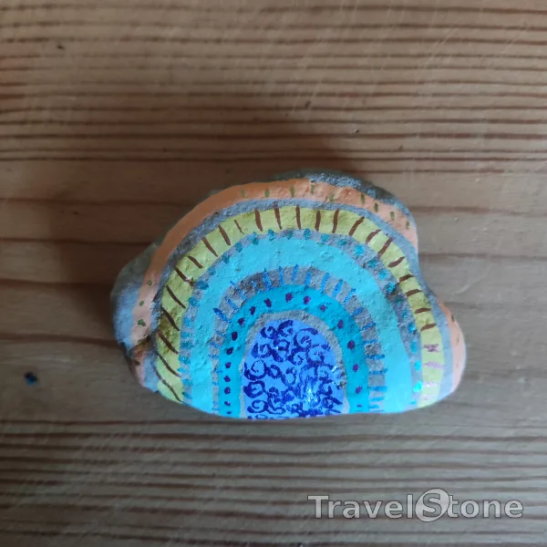 Painted painting stone by artist nad_doodles showing pattern. Regenbogen Pastell metallic