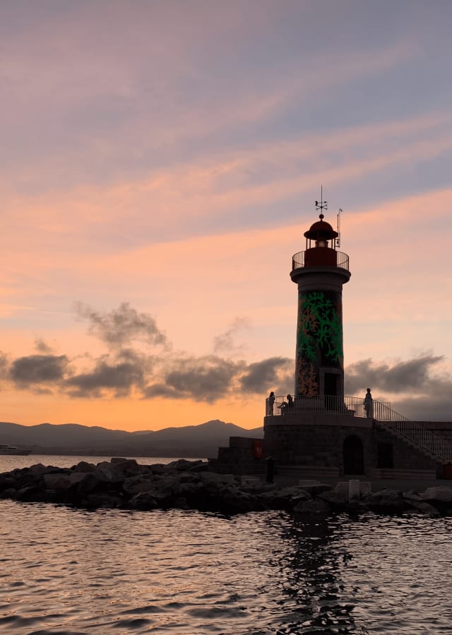 Photo d'un phare envoyée sur WhatsApp pour créer une carte postale personnalisée