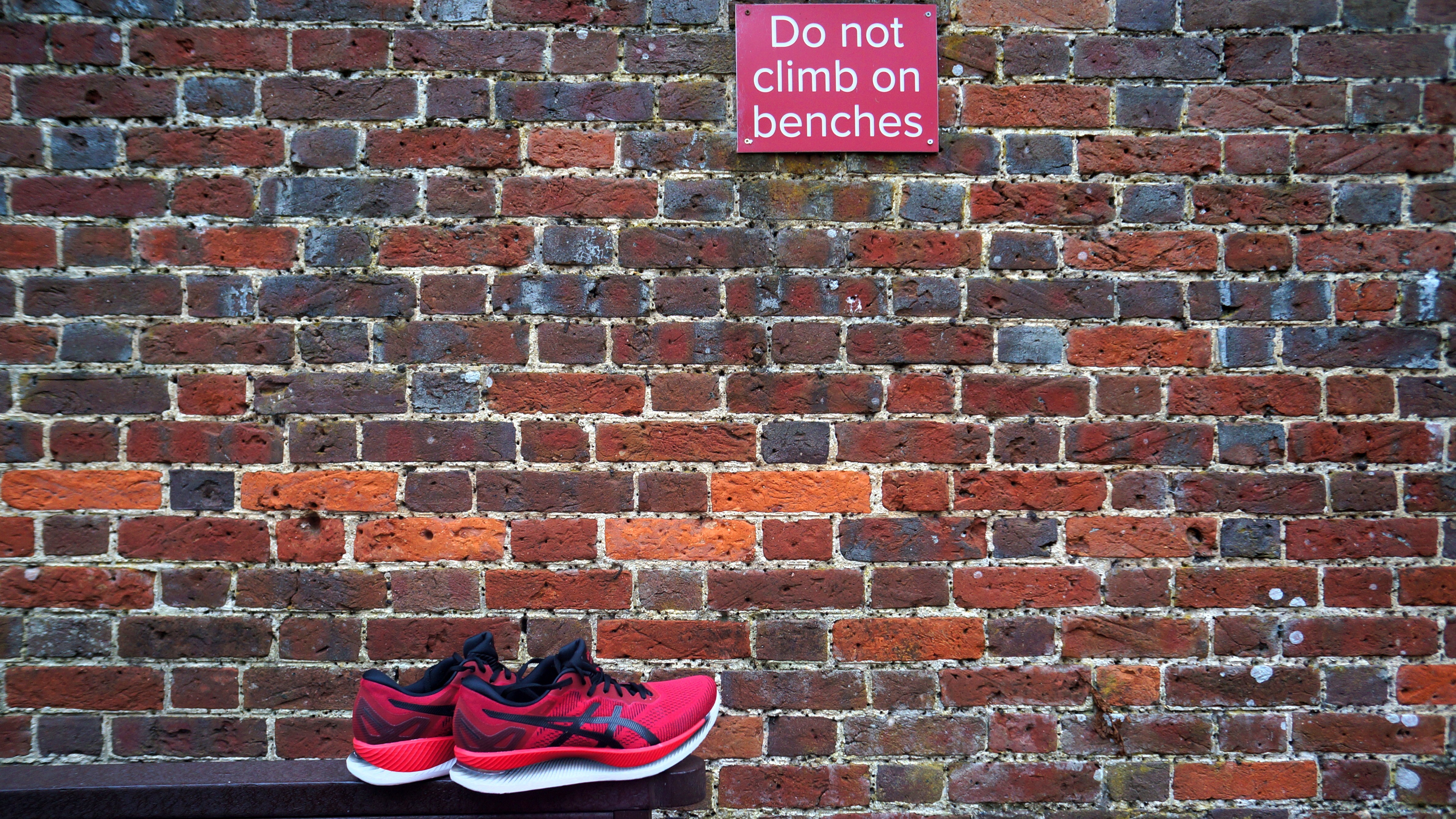 Do not climb on benches