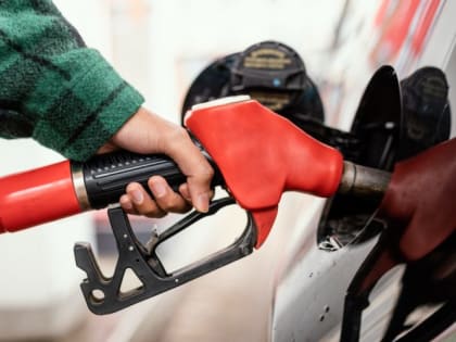 Цены на бензин просто рухнули: такого не ожидали