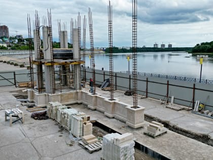 Что символизирует колоннада на набережной Уфы