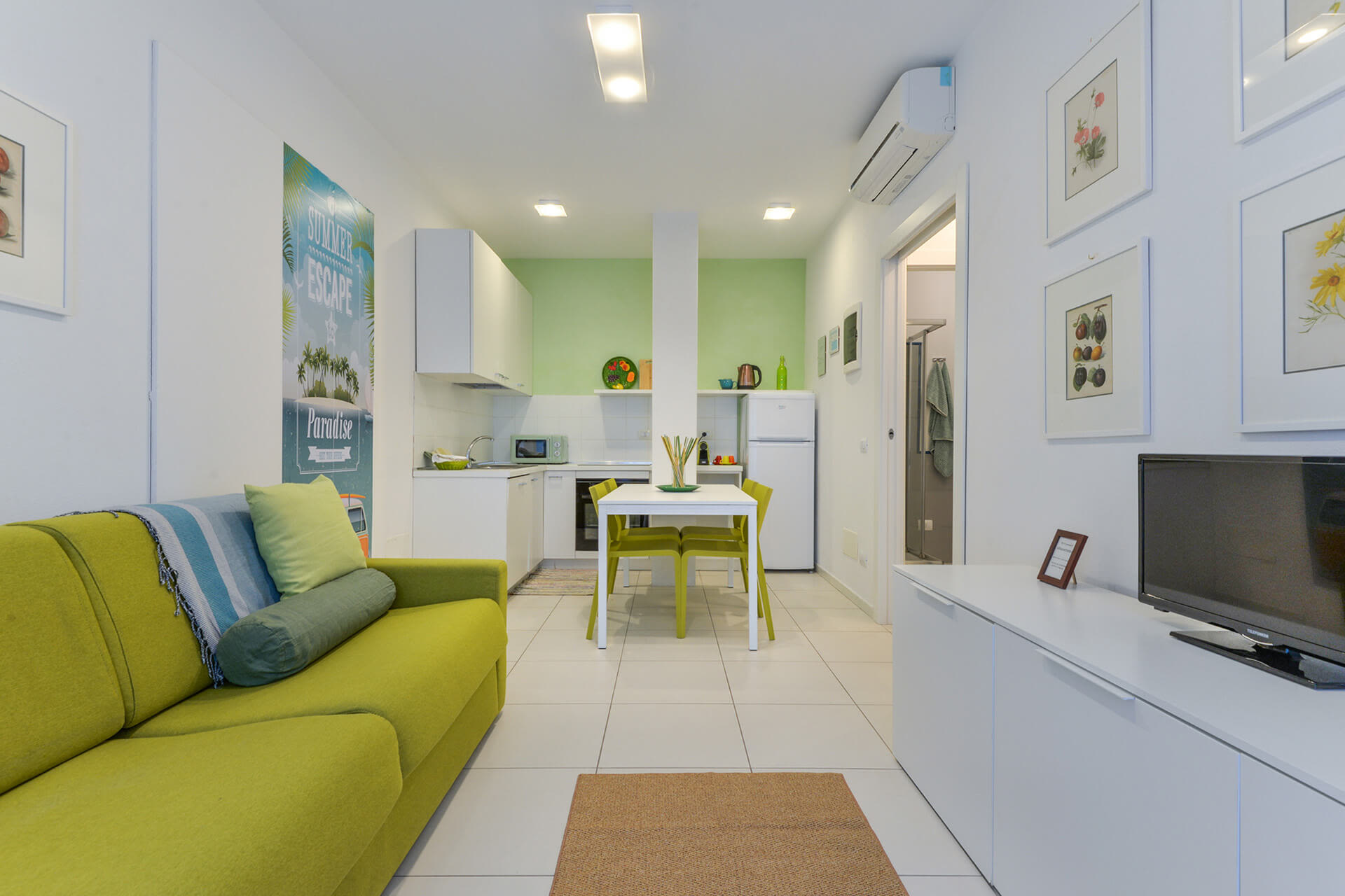 Apartment Lola - Living Room and Kitchen - Casa Costanza