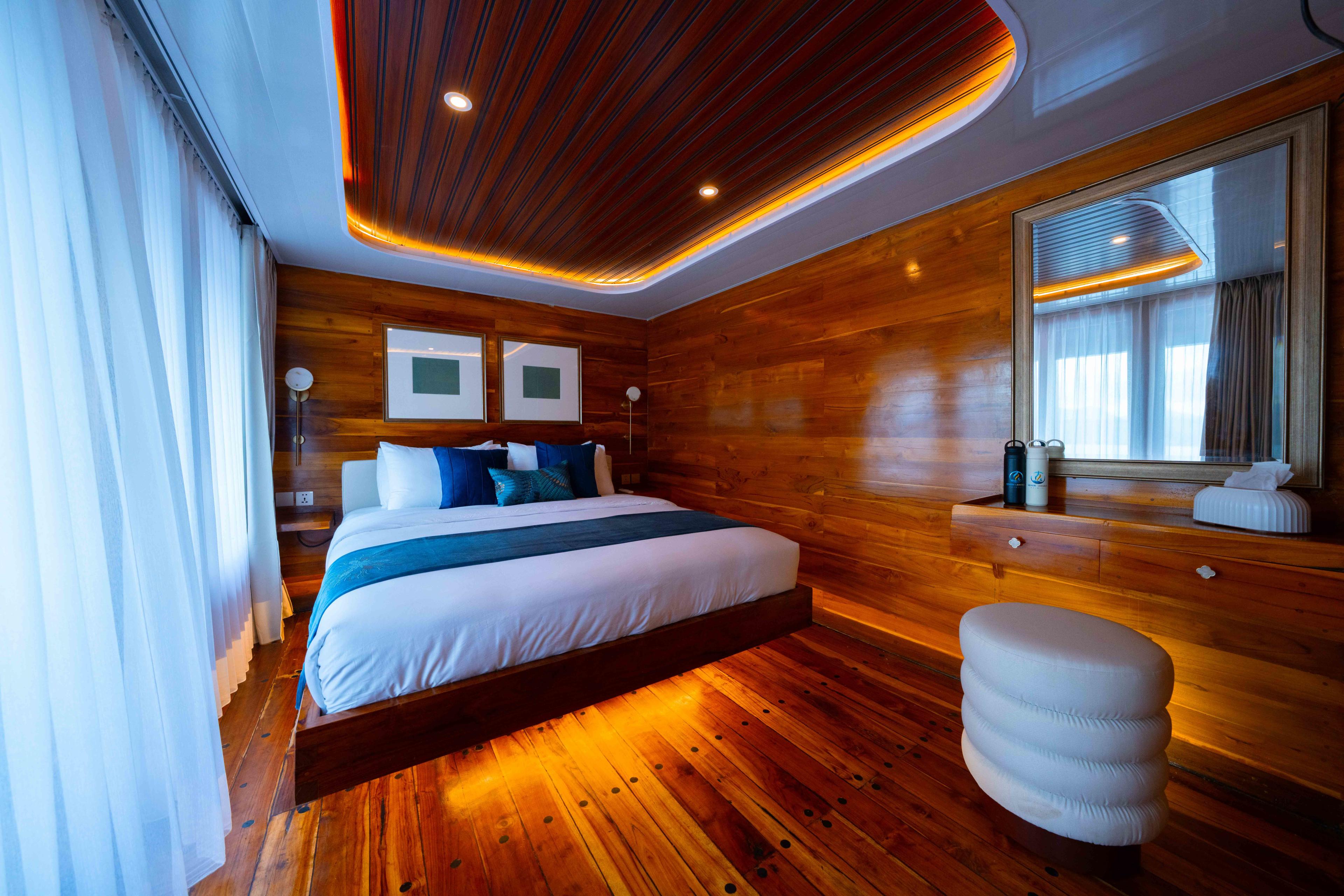 Samara & Lunara - VIP Room