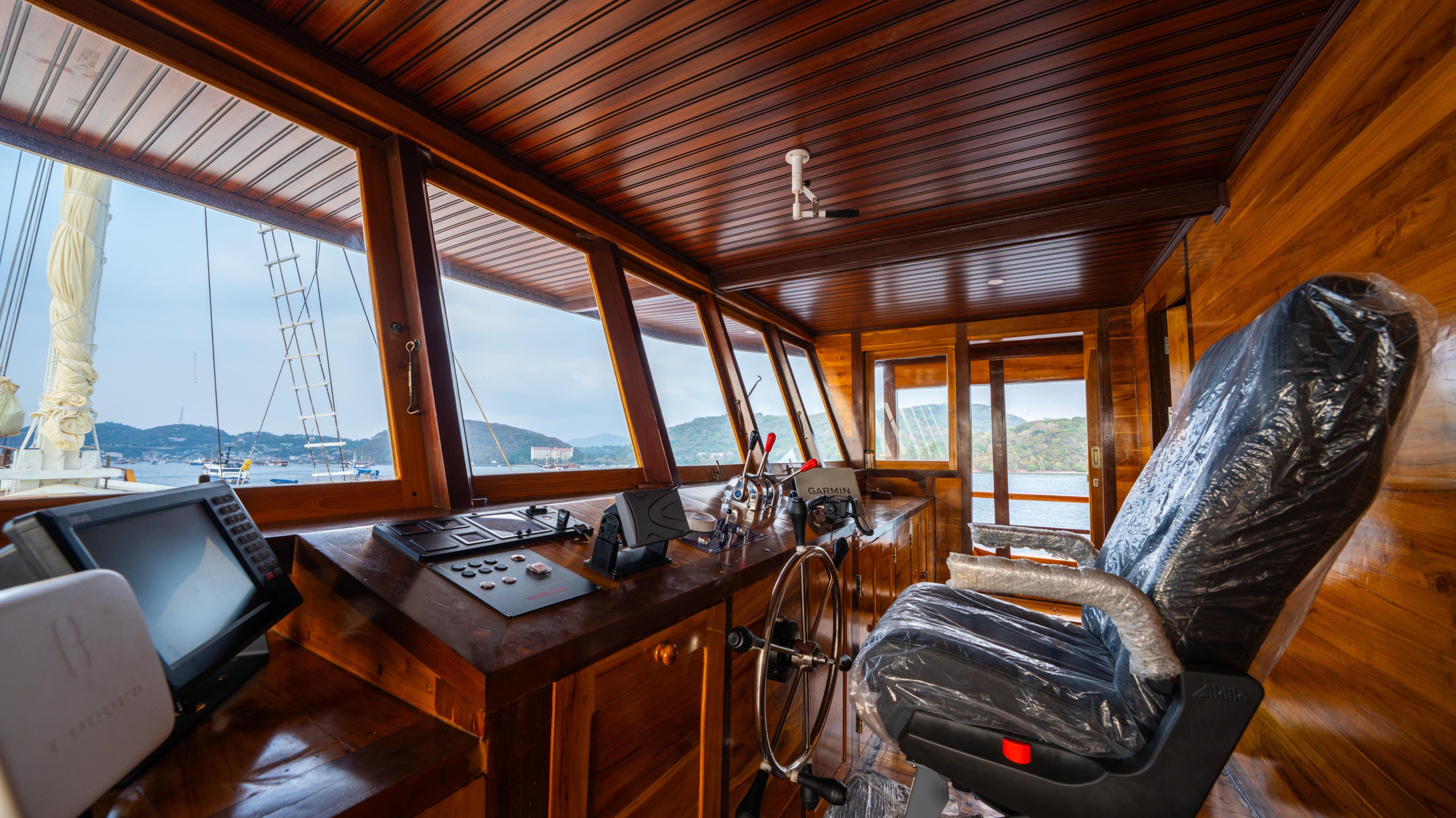 Captain Cabin