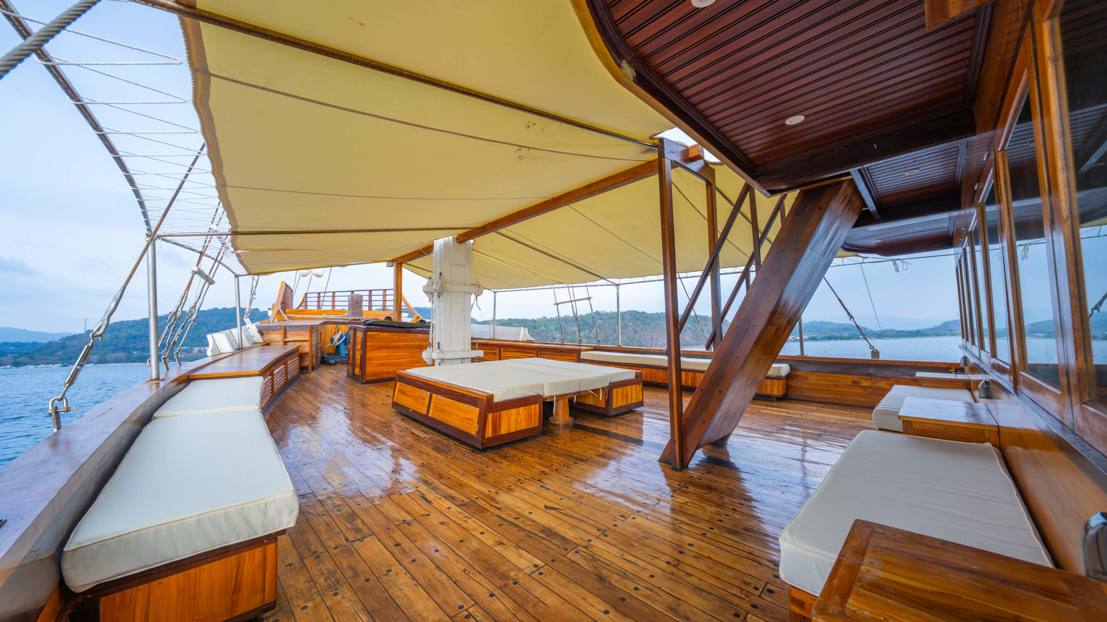 Oceanic Outdoor Lounge