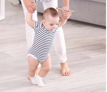 13 conseils pour aider bébé à marcher