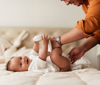 Les 4 étapes pour changer la couche de bébé