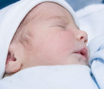 1149_comment-habiller-nouveau-ne