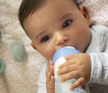 1167_Donner_biberon_mode_emploi