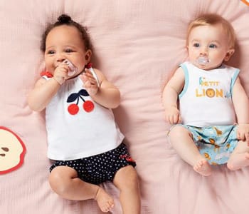 1427_Habiller-un-nouveau-ne-l-ete