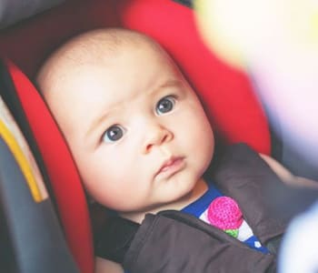 Comment bien préparer un long trajet en voiture avec bébé ?