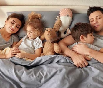 2126_enfant-rejoint-lit-nuit