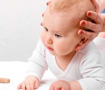 2164_bebe-penche-tete-torticolis