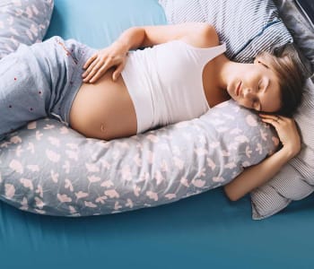 Comment dormir avec un coussin d'allaitement ?