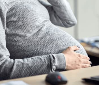 Travail : comment préparer son départ en congé maternité