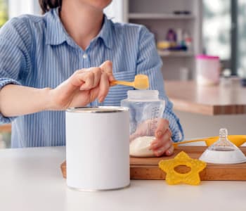 lait infantile dans le cadre de l'allaitement mixte de bébé