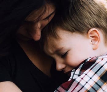 Un décès dans la famille : comment parler de la mort à mon enfant ?