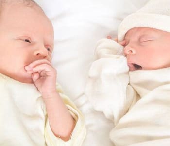 Accouchement de jumeaux, les différentes possibilités