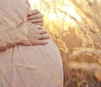 Enceinte : astuces pour gérer la canicule