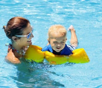 Pourquoi la couche piscine pour bébé est un indispensable ?