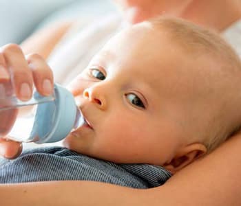 1L d'eau par jour pour bien hydrater bébé