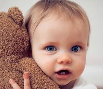 Comment bien choisir le doudou de bébé
