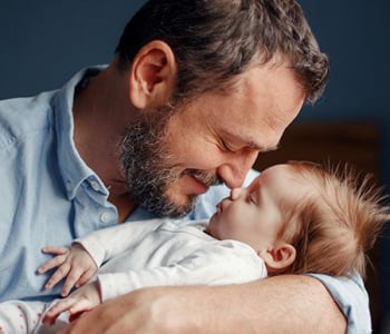 congé paternité 28 jours papa bébé co-parent