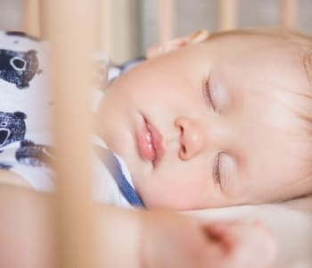 Mon enfant ne veut pas aller se coucher : gérer les angoisses du soir