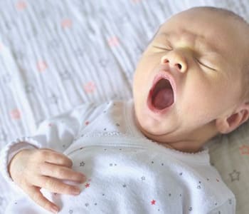Votre enfant dort-il suffisamment ? Découvrez le nombre d’heures de sommeil recommandé !