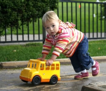 Ensemble pour bébé fille 6 mois , pull, et chaussons - Un grand marché