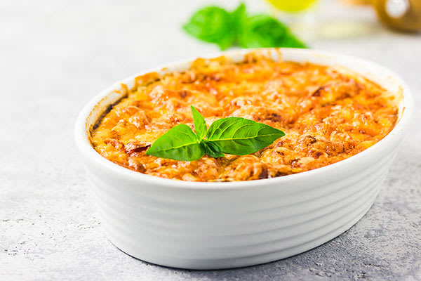 Gratin de coquillettes au thon et à la sauce tomate